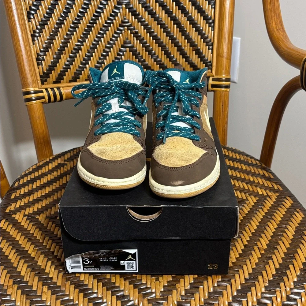 Nike Jordan 1 Mid Cacao Wow Brown Retro Sneaker DZ6335-200 Size 3y
